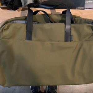 Away Weekender Bag Rare Olive